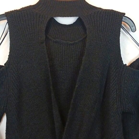 Takara black sexy cold shoulder long-sleeve open back mock neck sweater - Picture 7 of 10